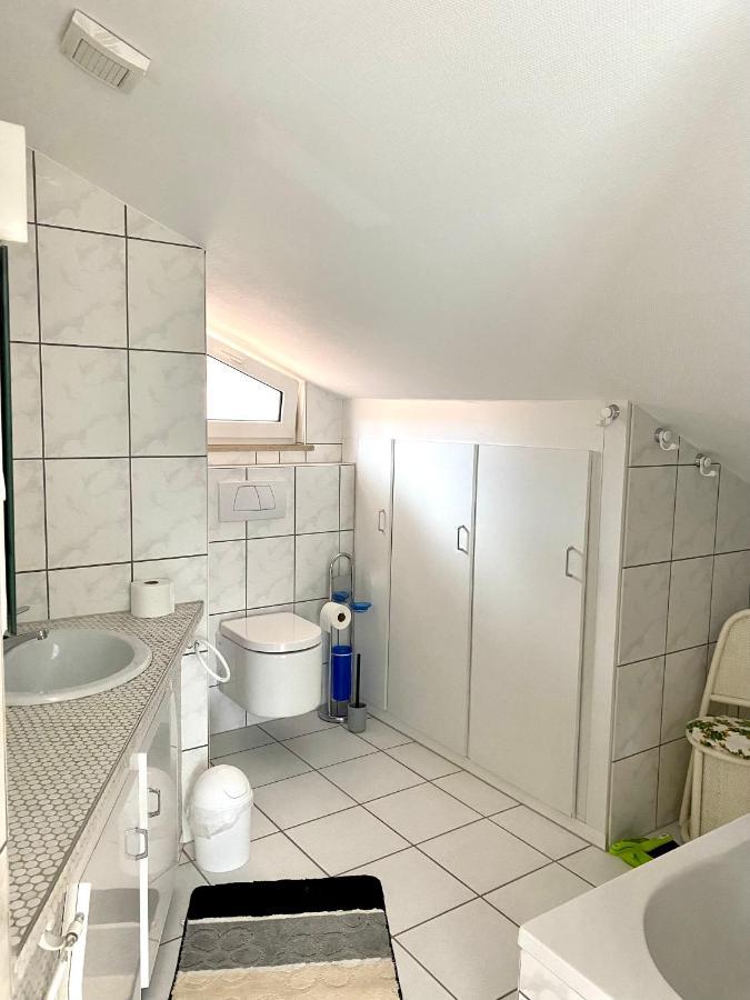 Moeblierte 3 Zimmer Apartment - Mit Smart Tv, Wlan Und Kostenfreie Parkplaetze Schloß Holte-Stukenbrock Exteriér fotografie